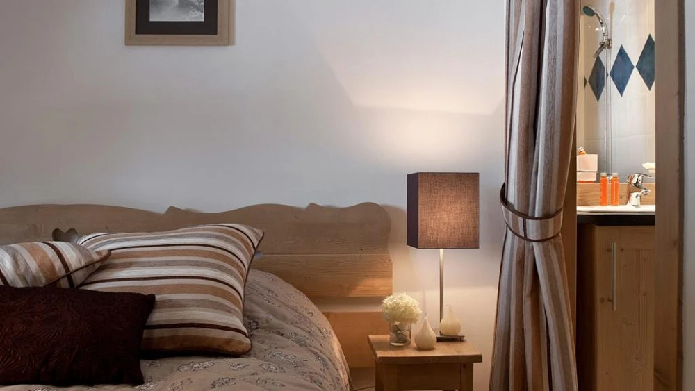 Les Chalets de Jouvence - lampje in de slaapkamer