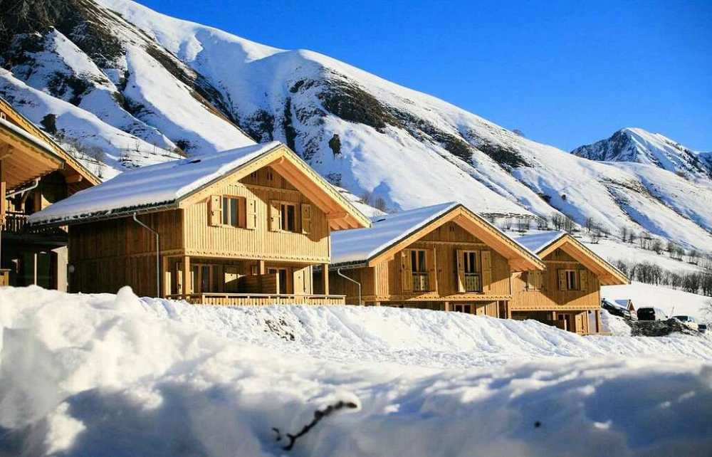 Les Chalets de L Arvan II - bergen op de achtergrond van het chalet