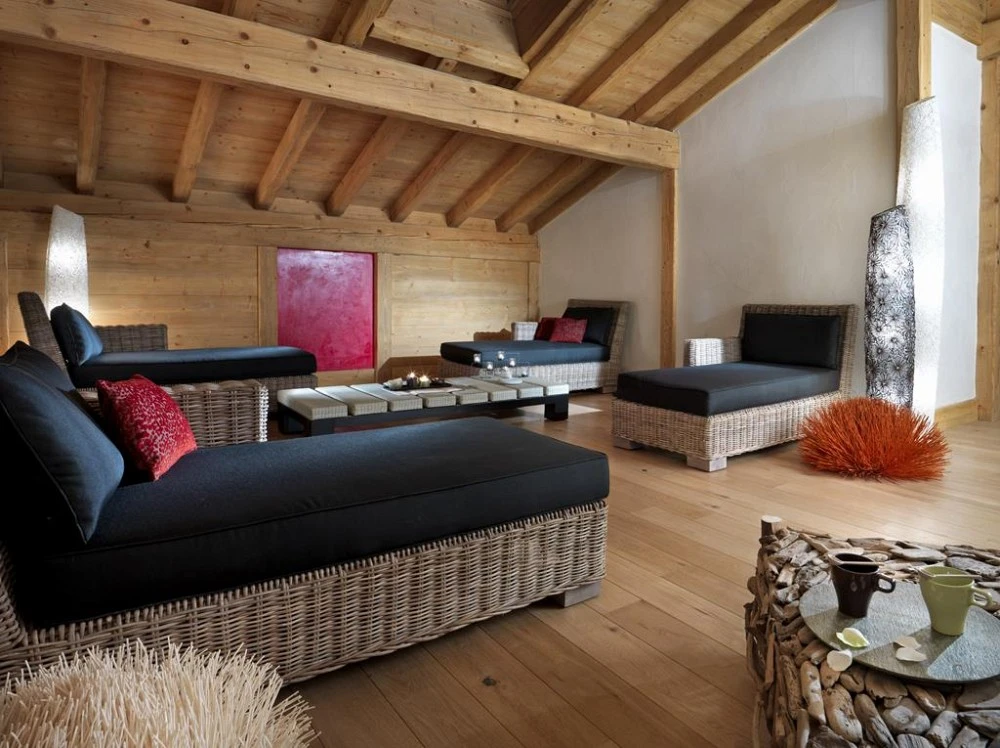 La Reine des Pres - ligstoelen in de woonkamer