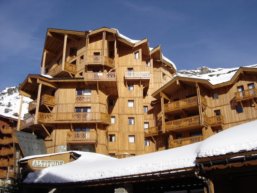 Chalet Altitude - chalet met bergen en sneeuw