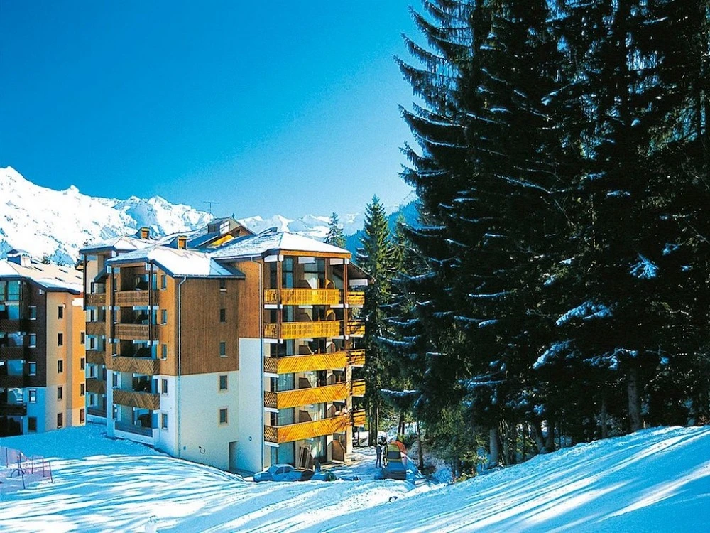 Le Buet - bomen bij de chalets