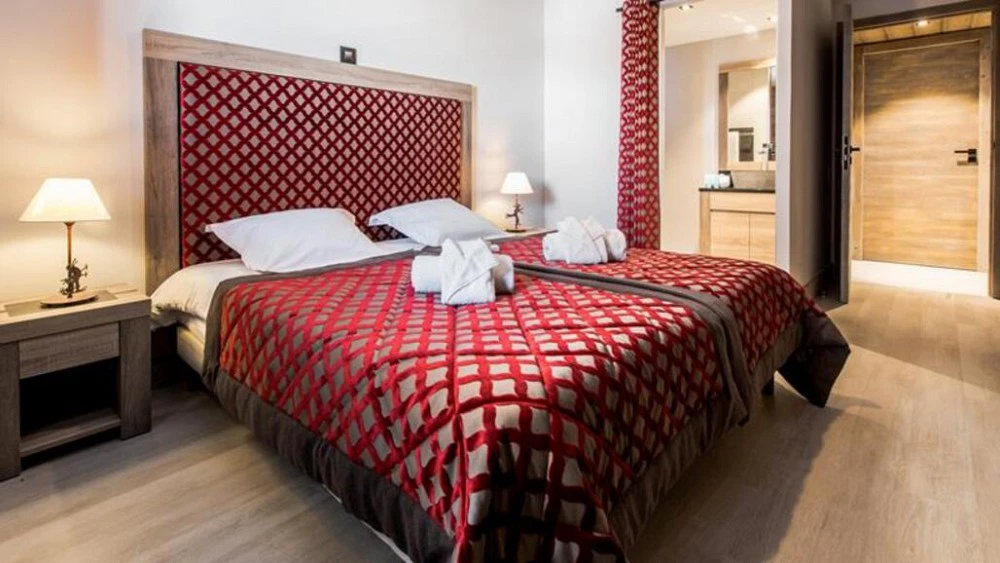 L'Alpaga - slaapkamer met 2-persoonsbed en badkamer