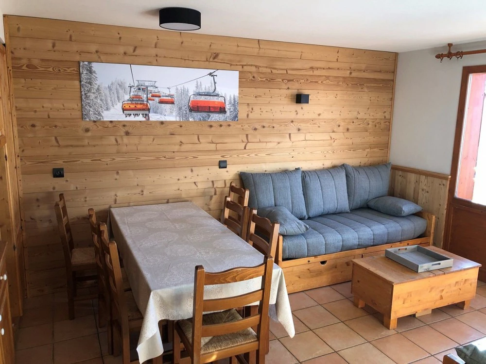 Chalet 6 Les Balcons - 3-kamer apt. voor max. 6 pers. | BAL632 - woonkamer met bank en eettafel