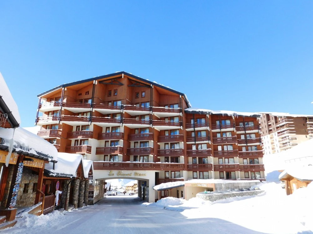 Le Cheval Blanc - chalet in de sneeuw met balkon