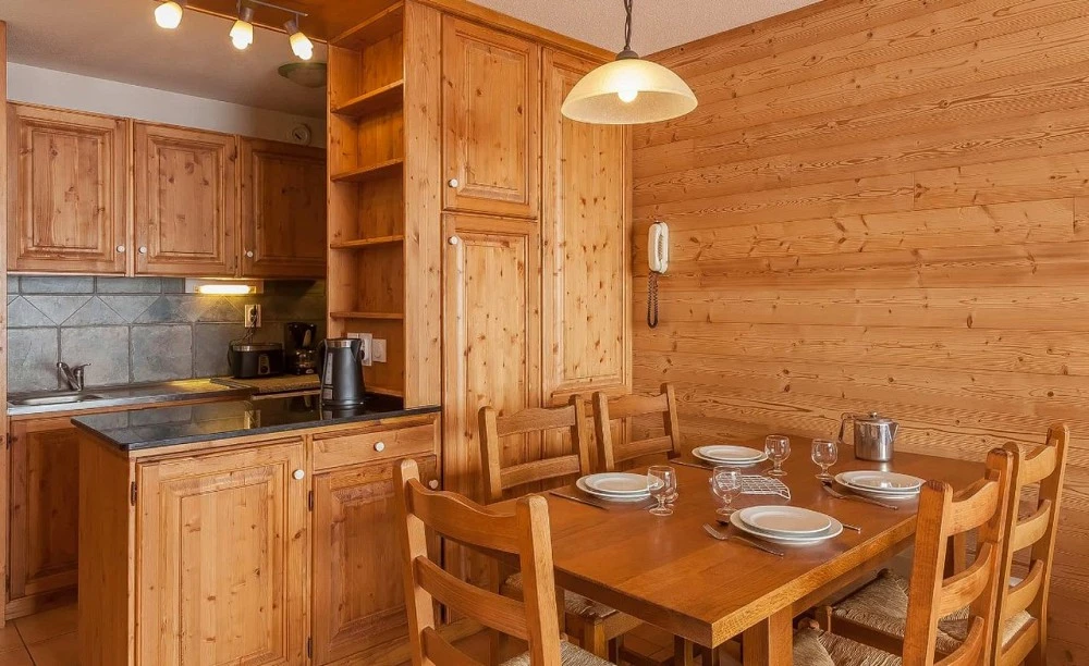  Les Balcons de Val Thorens spa 2-kamer apt. voor max. 4 pers. keuken, eettafel, stoelen