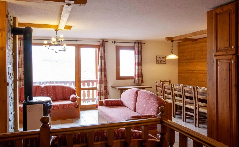 Les Balcons de Val Thorens Spa 7-kamer apt. voor max. 14 pers. woonkamer, eethoek, balkon
