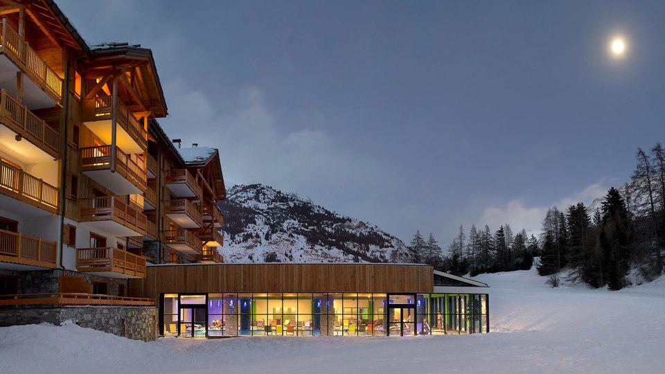 Vanuit de spa van Hotel Chatel heb je een uitzicht op de piste.