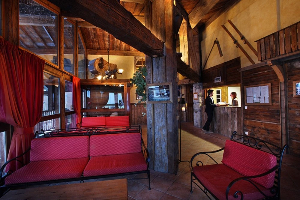 residence chalet des neiges hermine - lounge bij de receptie