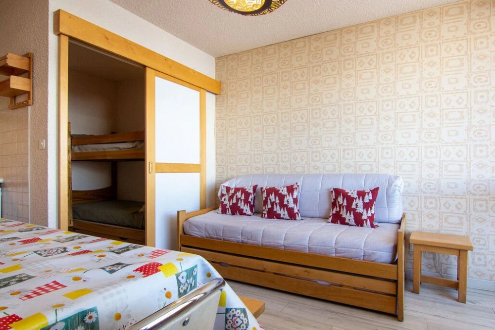 Le Lac de Lou - woonkamer met eettafel en bank