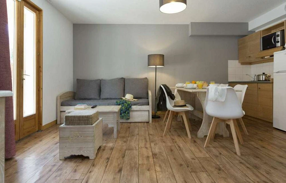 Les Chalets de L Arvan II - woonkamer met bank en stoelen