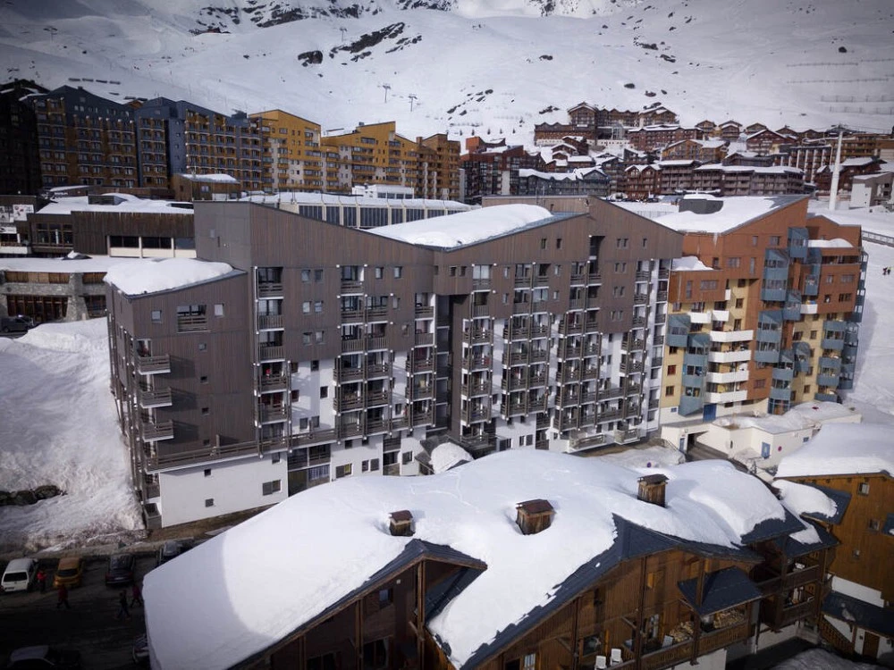 Les Lauzieres - chalet met sneeuw