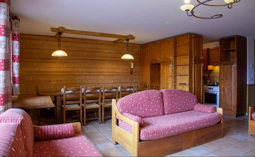Les Balcons de Val Thorens Spa 9-kamer apt. voor max. 16 pers woonkamer, eethoek