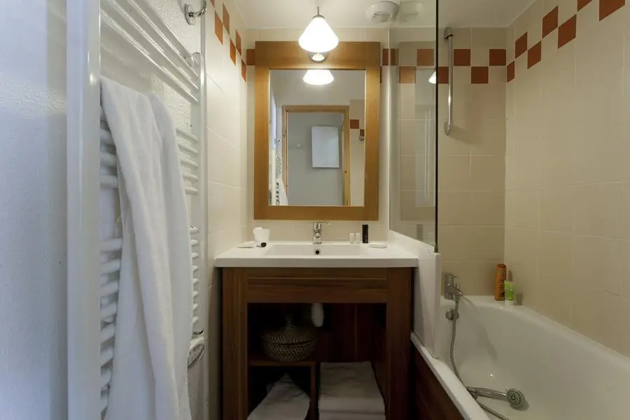 Les Temples du Soleil Badkamer met bad