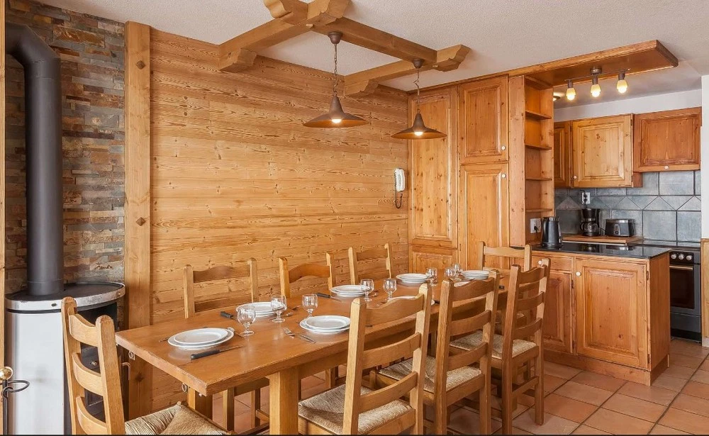 Les Balcons de Val Thorens Spa 6-kamer apt. voor max. 12 pers. eethoek, keuken, eettafel