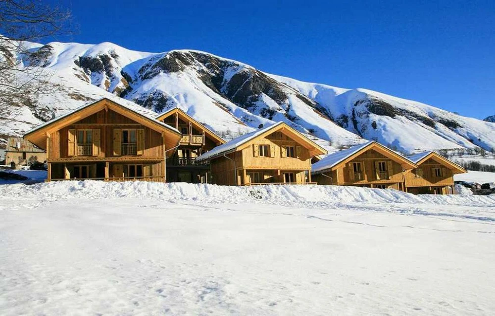 Les Chalets de L Arvan II - chalets met sneeuw en bergen 2