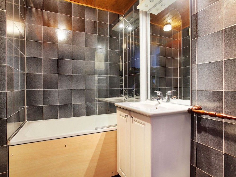 Le Front de Neige - badkamer met ligbad