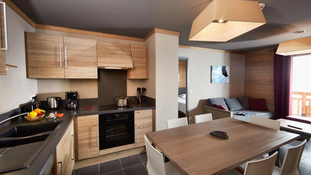 Les Chalets du Soleil CONTEMPORAINS - keuken met eettafel