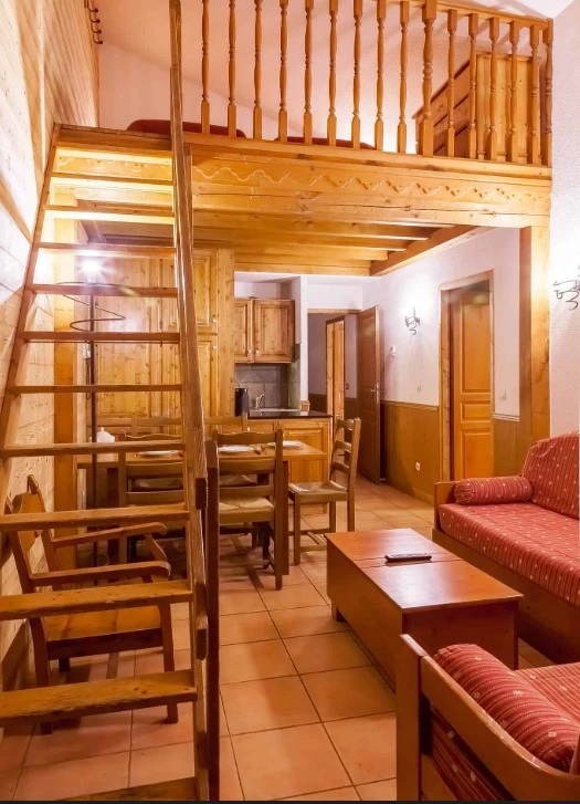 Les Balcons de Val Thorens spa 3-kamer apt. + mezzanine voor max. 8 pers. 3 woonkamer, trap, bank