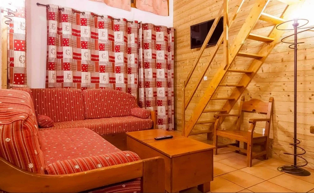 LLes Balcons de Val Thorens spa 3-kamer apt. + mezzanine voor max. 8 pers. 2 woonkamer met trap, meubilair