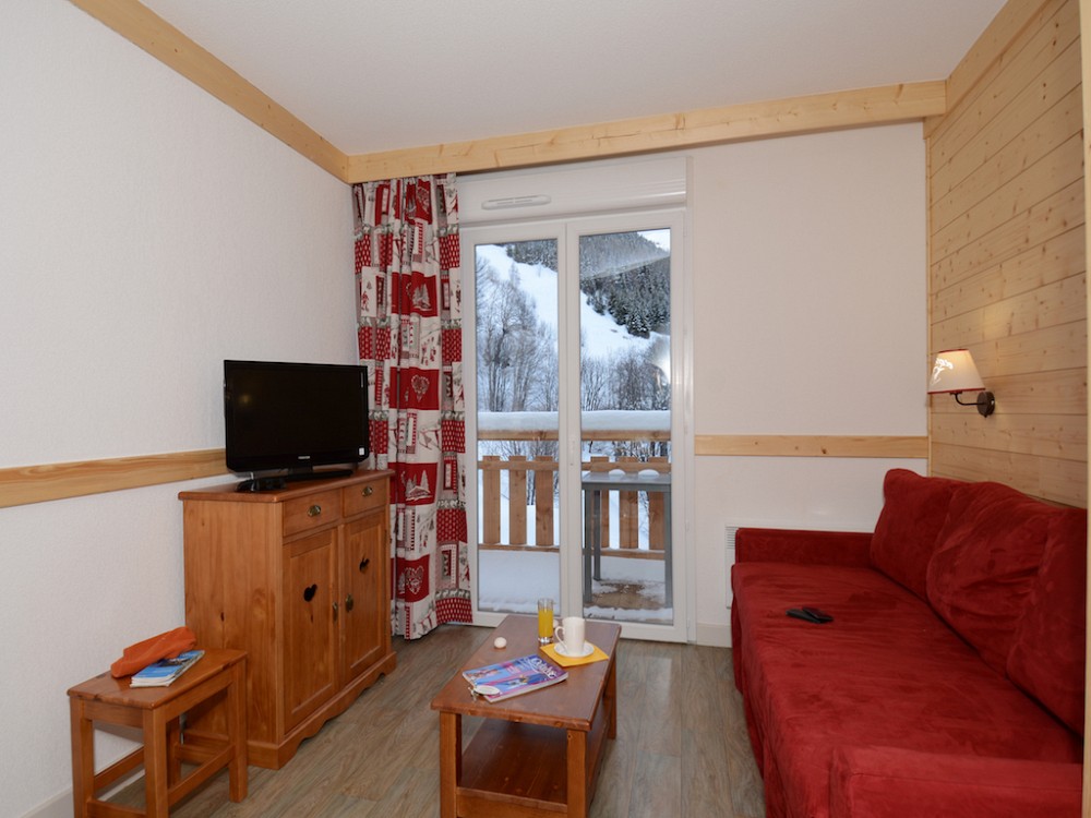 chalet Les Bergers - woonkamer met tv en zitbank